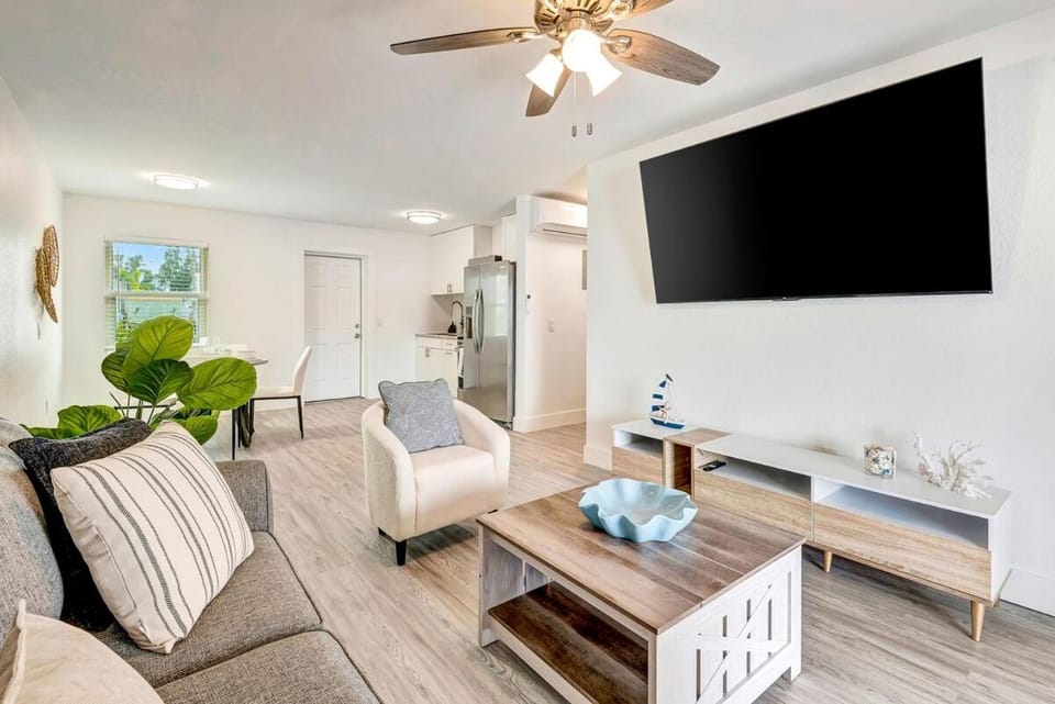 The Cozy Cove II 3 Min to Beach Apartment in Cortez