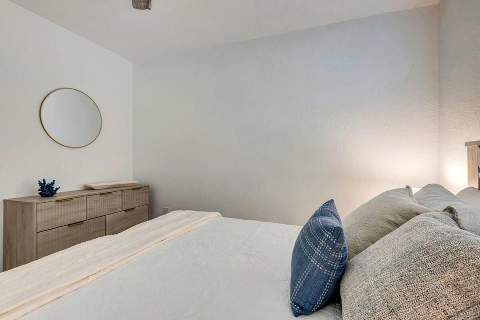 The Cozy Cove II 3 Min to Beach Apartment in Cortez