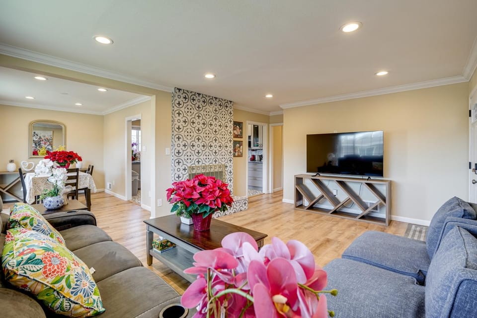 Easy SF Access! Spacious Family Home w/ Yard House in Daly City