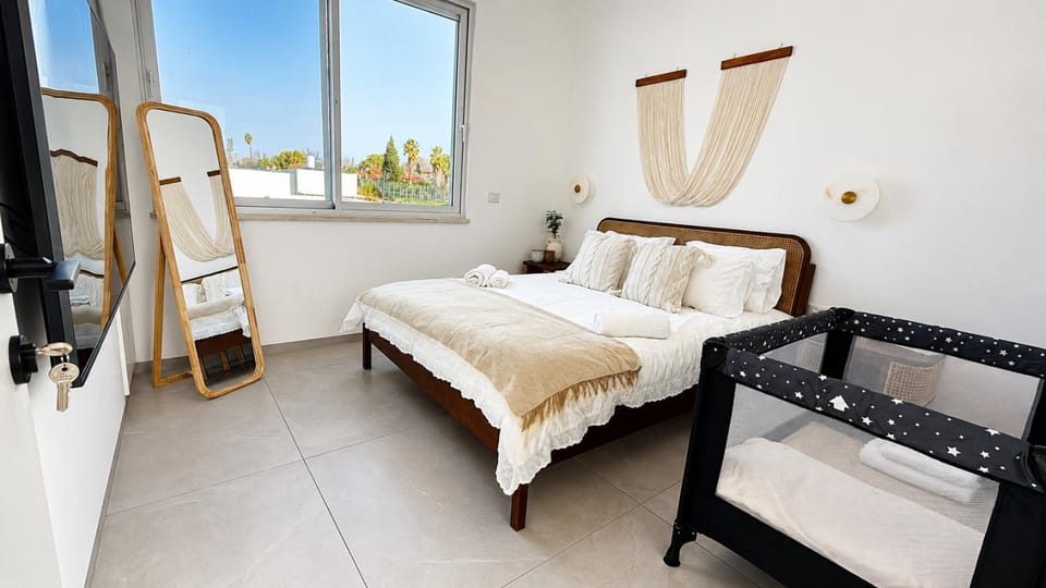 Bed, View (from property/room), Balcony/Terrace, Photo of the whole room, Bedroom, towels