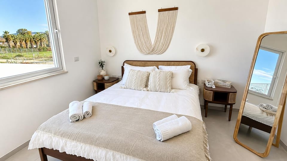 Bed, Natural landscape, Photo of the whole room, Bedroom, Sea view, towels