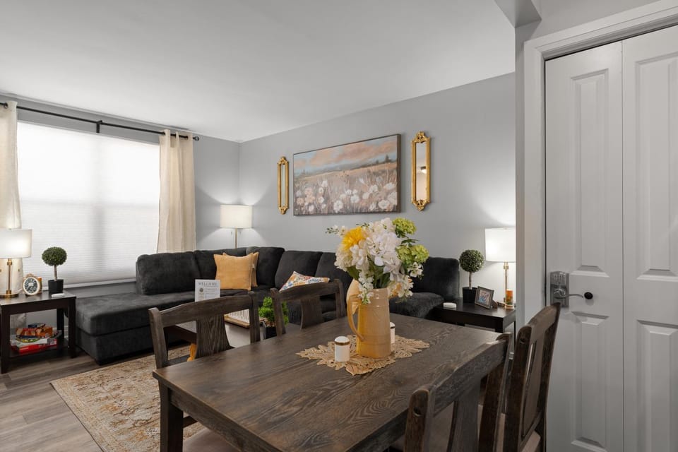 Living room, Dining area