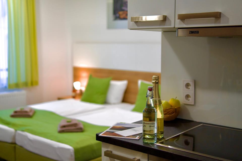 Bed, Kitchen or kitchenette, Photo of the whole room, Bedroom