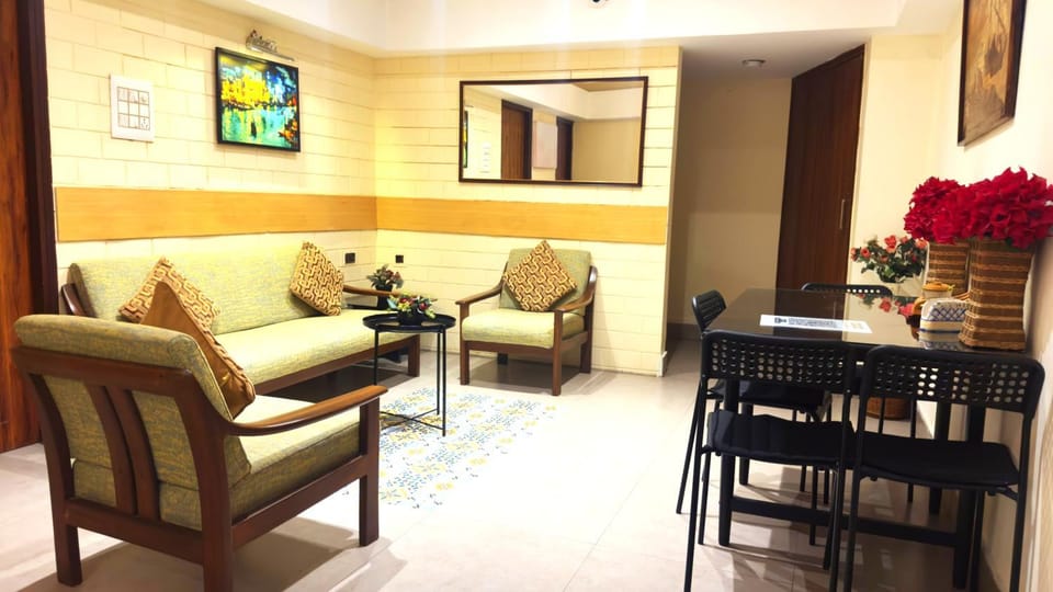 Seating area, Dining area