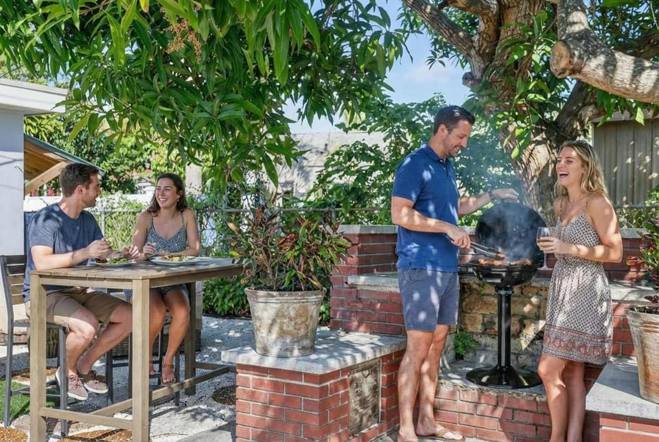 Minutes to Beach Dog Friendly BBQ Patio House in West Palm Beach