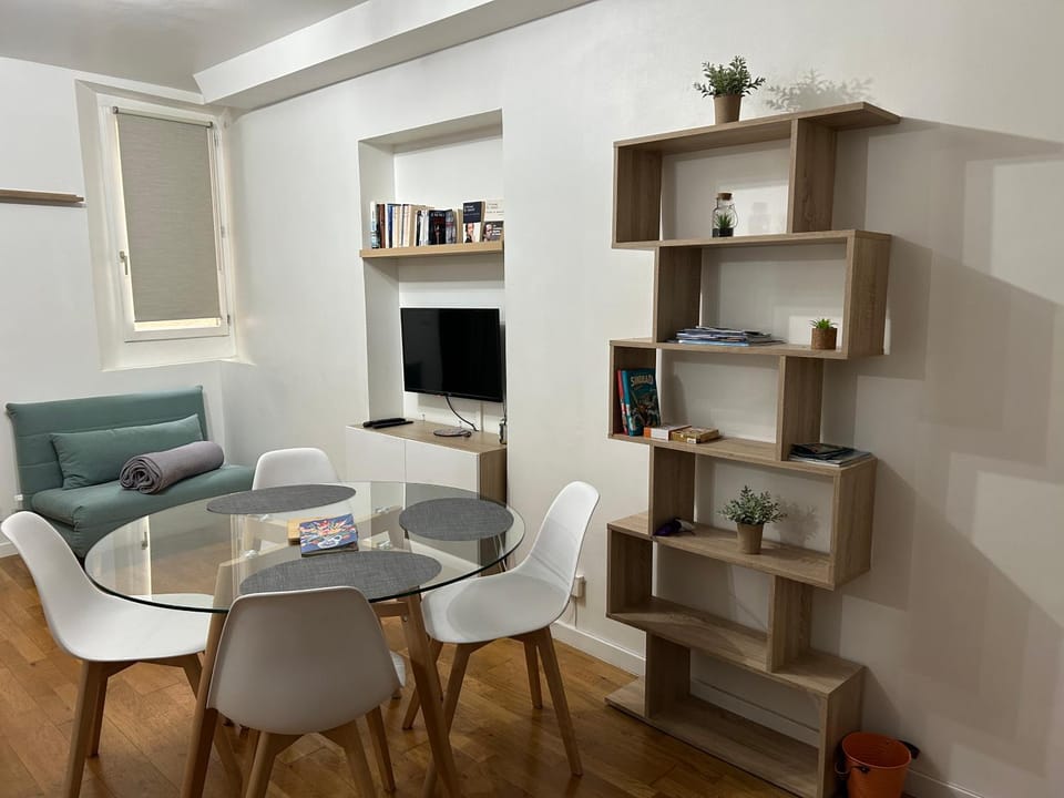Library, TV and multimedia, Living room, Seating area