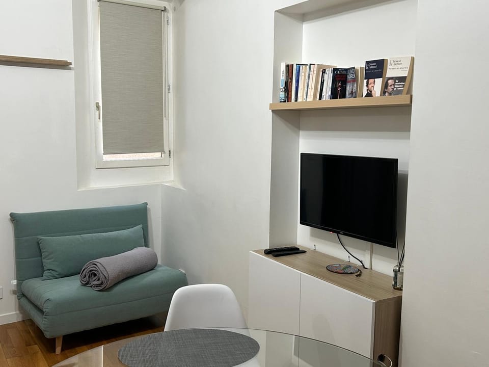 TV and multimedia, Seating area