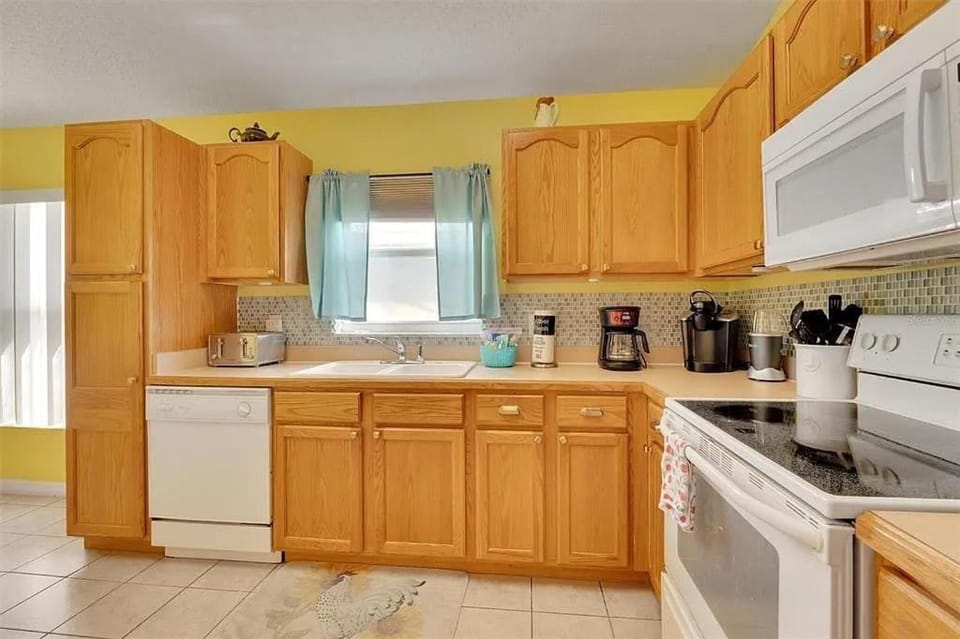 5BR 4BA Near Disney, Pool, Sauna, Pets Allowed House in Four Corners