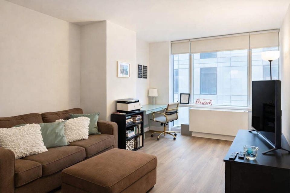Communal lounge/ TV room, TV and multimedia, Living room, Seating area