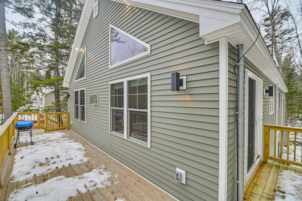 Ski, Swim, Kayak, Fish & Boat! Fam Bridgton Home House in Bridgton
