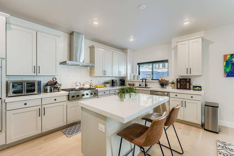 Luxurious 4 Bedroom Retreat close to Deer Valley East 1936 House in Wasatch County