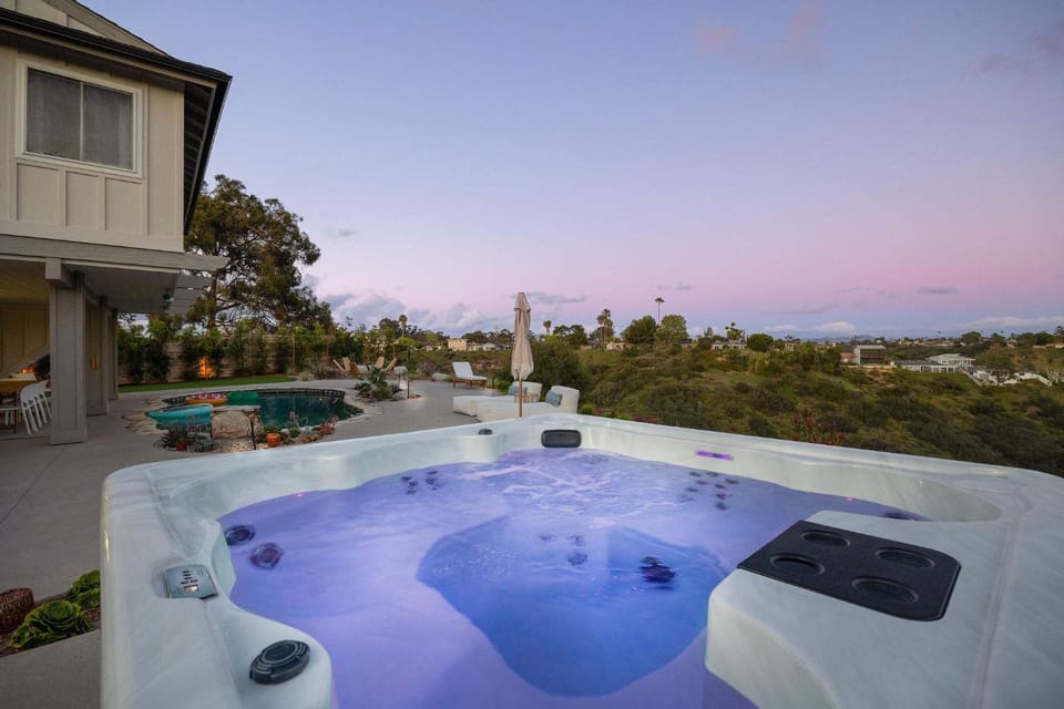 Backyard Oasis Renovated 10min to Beach Villa House in La Jolla