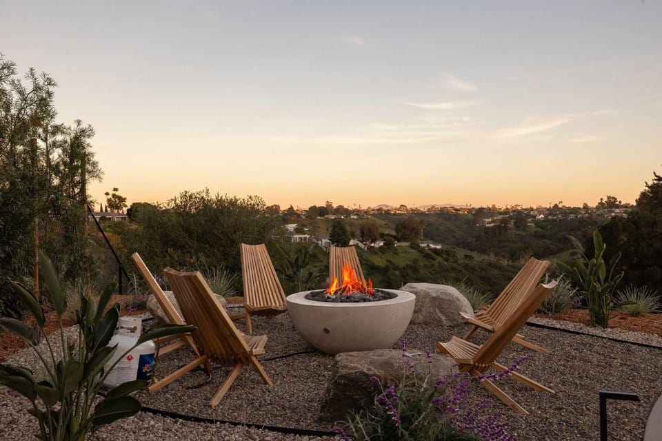 Backyard Oasis Renovated 10min to Beach Villa House in La Jolla