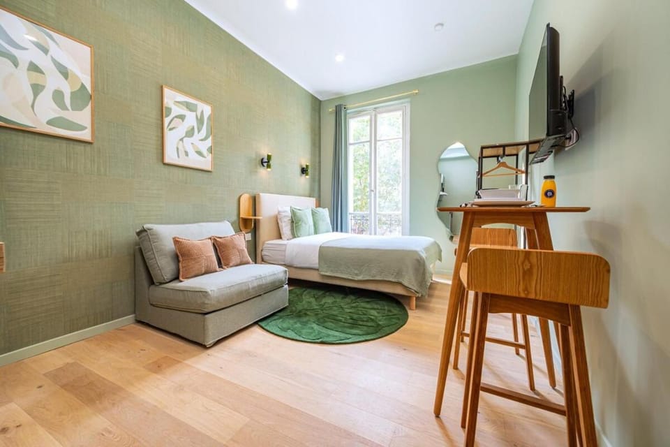 Air-conditioned design studio Apartment in Levallois-Perret