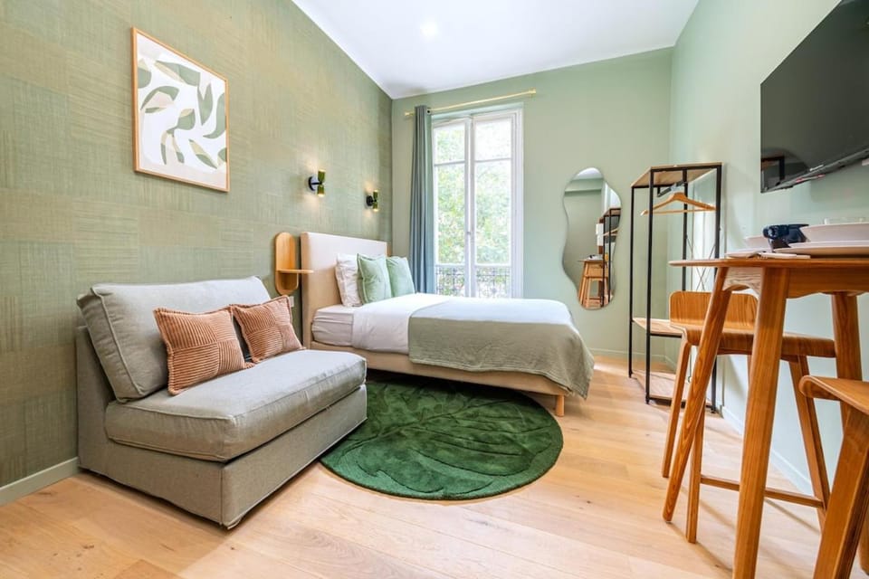 Air-conditioned design studio Apartment in Levallois-Perret