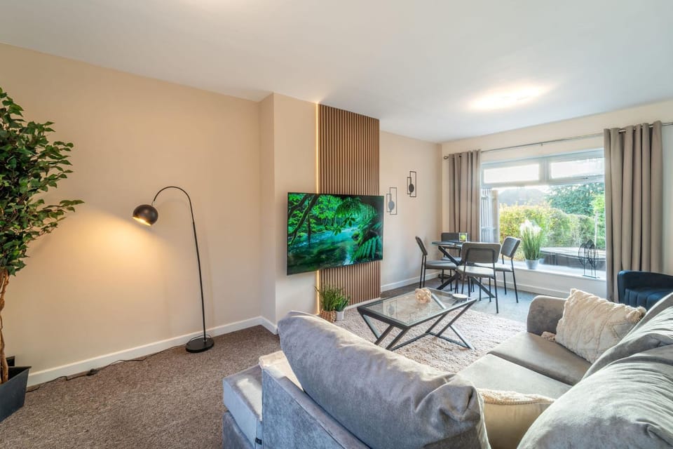 Communal lounge/ TV room, TV and multimedia, Living room, Photo of the whole room, Seating area, Evening entertainment