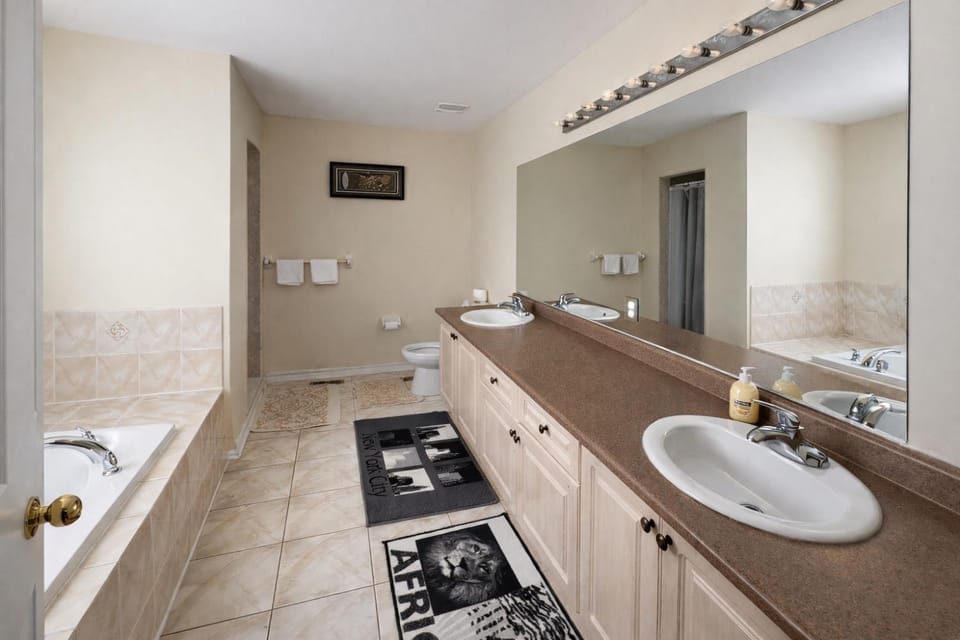 Shower, Toilet, Bathroom, Bath, towels
