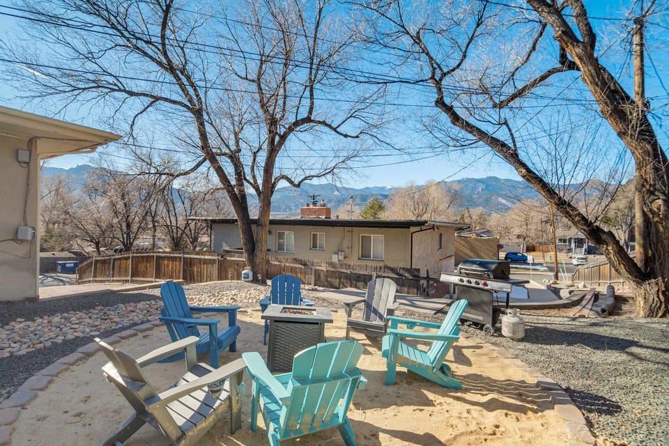 Ivywild Flat Pet Friendly Near Broadmoor w Views Apartment in Colorado Springs