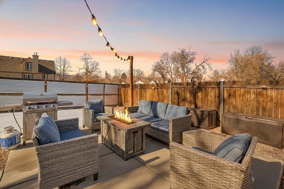 Prospect Point Steps to Memorial Park w Hot Tub Apartment in Colorado Springs