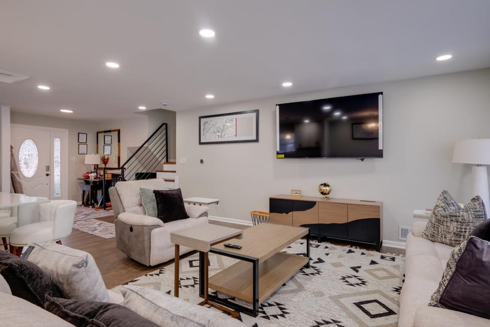 Great for Gatherings! Modern Lanham Duplex Apartment in Greenbelt