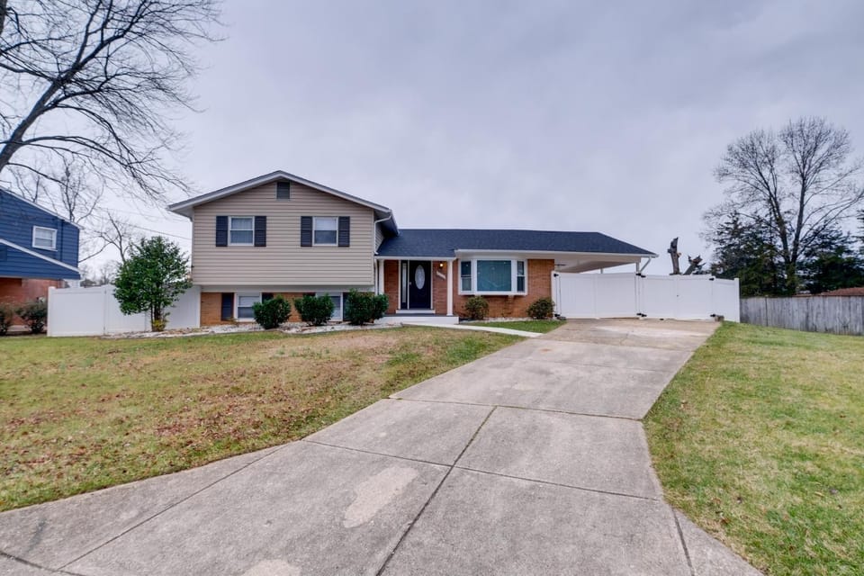 Great for Gatherings! Modern Lanham Duplex Apartment in Greenbelt