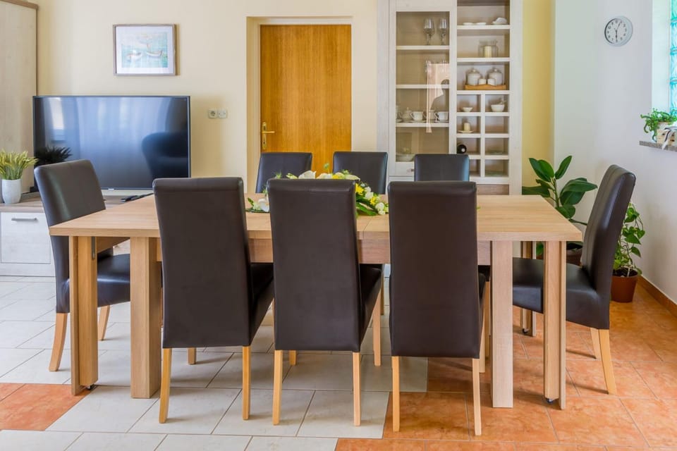 Spring, Winter, Summer, Dining area, Autumn