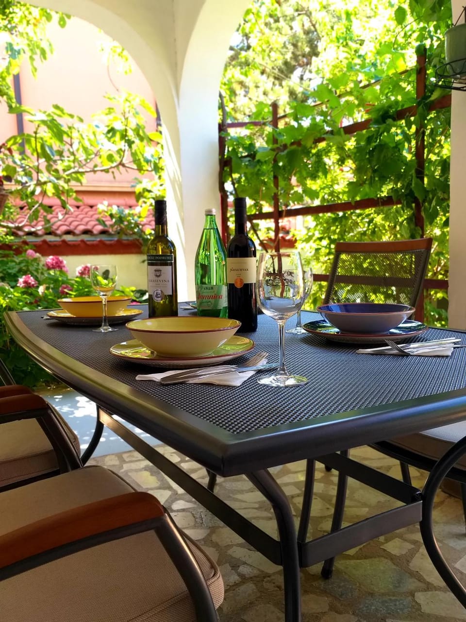 Patio, Day, Garden, Seating area, Garden view