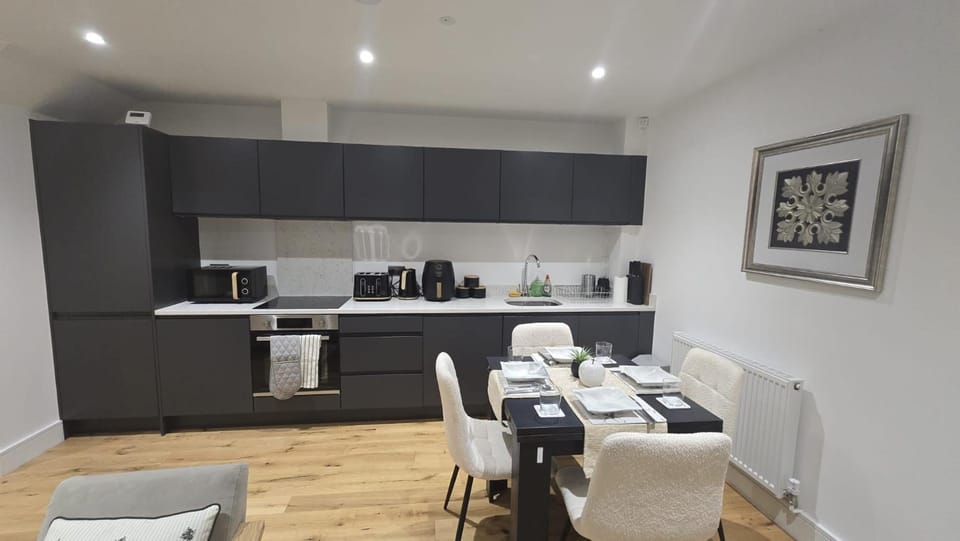 Coffee/tea facilities, Kitchen or kitchenette, Dining area, toaster