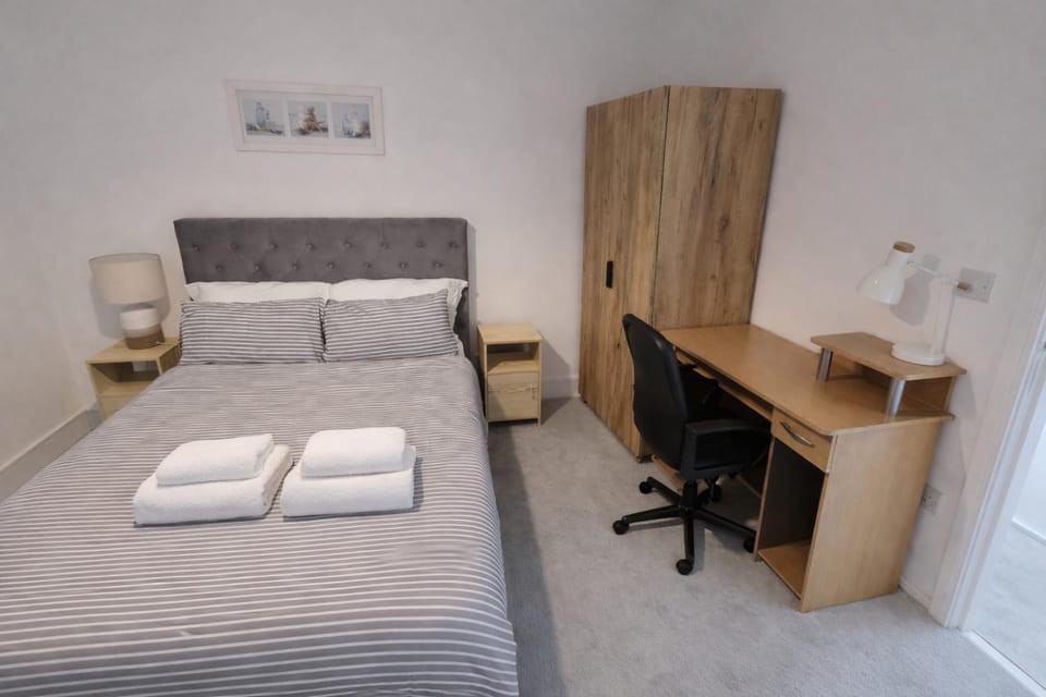 Bed, Photo of the whole room, wardrobe