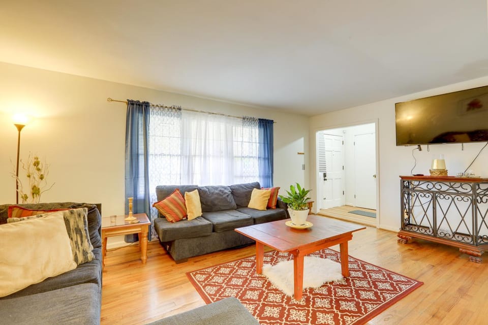 3 Mi to Stone Mountain Park: Quiet Family Getaway House in Tucker
