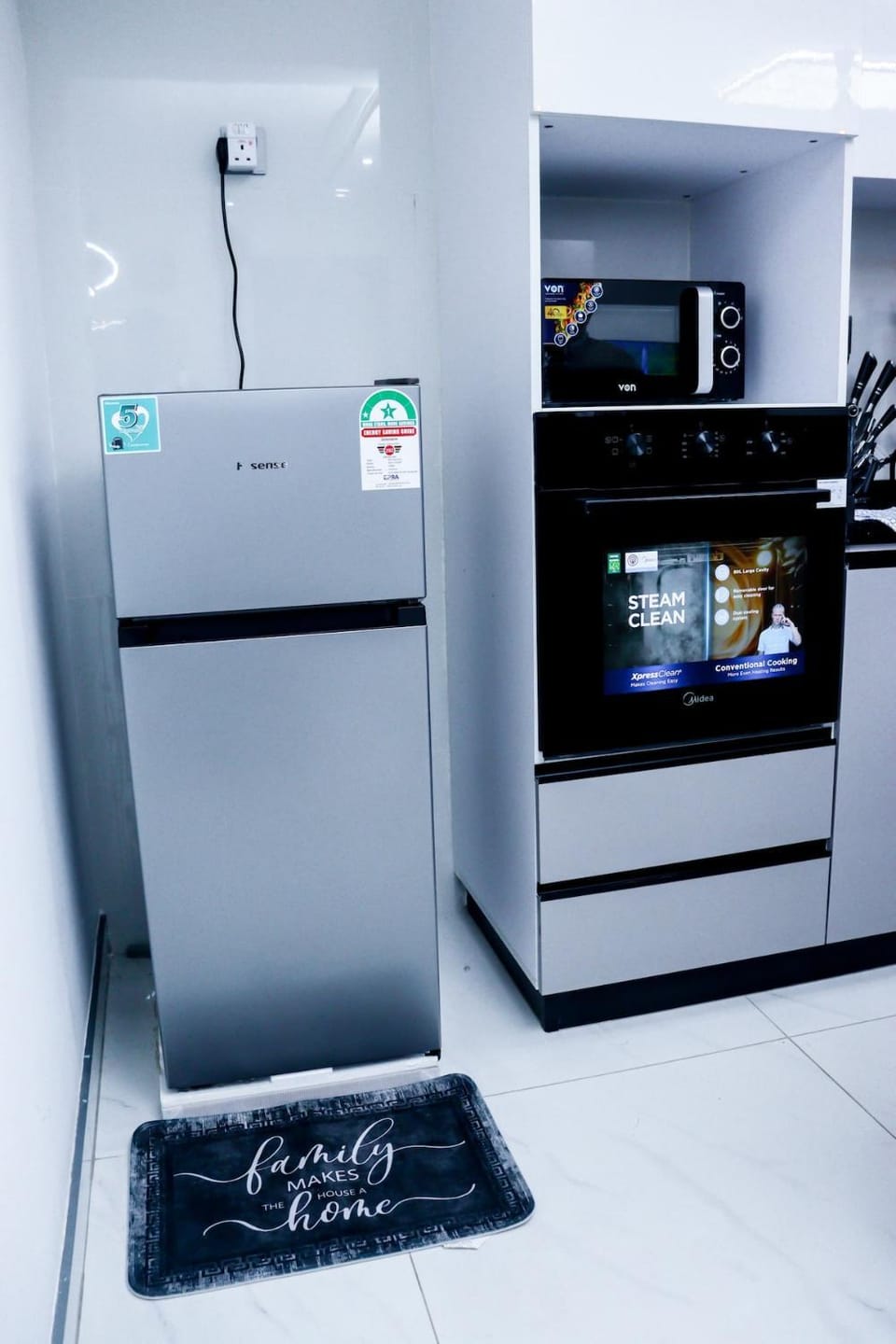 Kitchen or kitchenette, oven