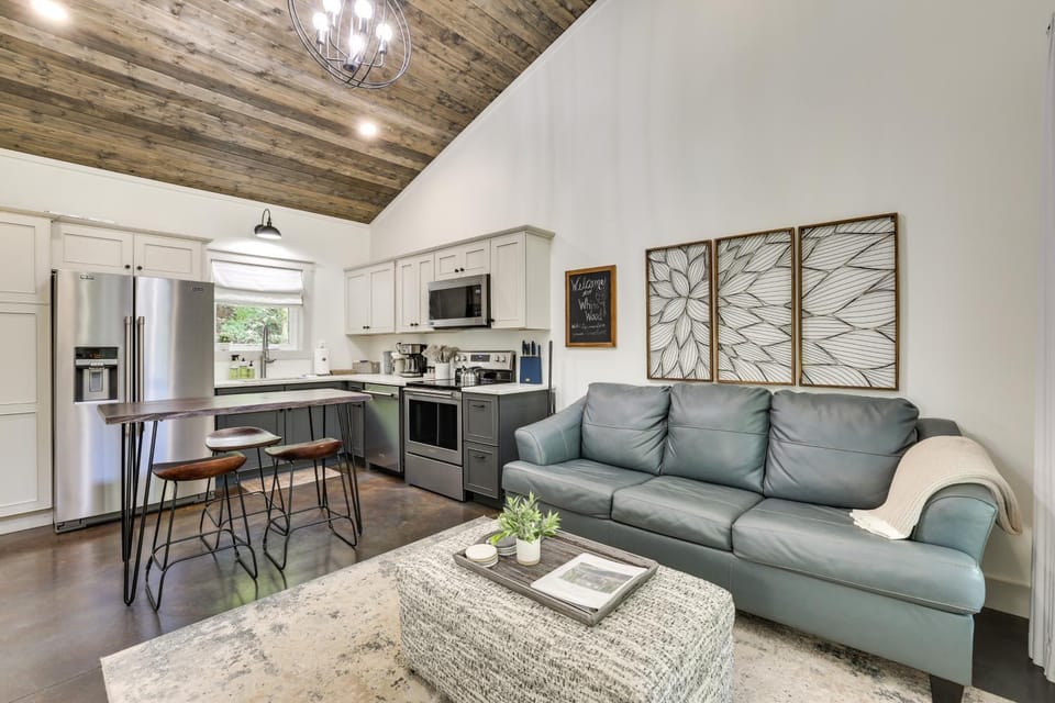 ‘Whitewood’ w/ Hot Tub: Peaceful Wildwood Retreat House in Alabama