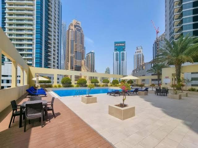 Royal oceanic Dubai marina Apartment in Dubai
