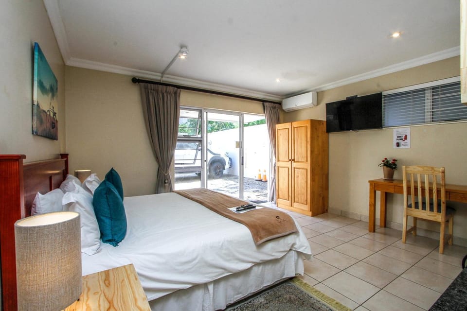 TV and multimedia, Photo of the whole room, Bedroom