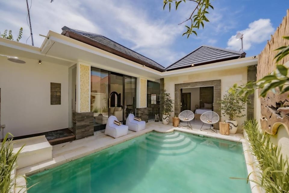 Property building, Swimming pool