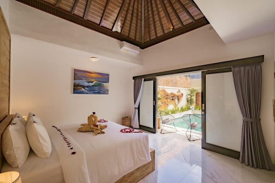 Bed, Bedroom, Pool view