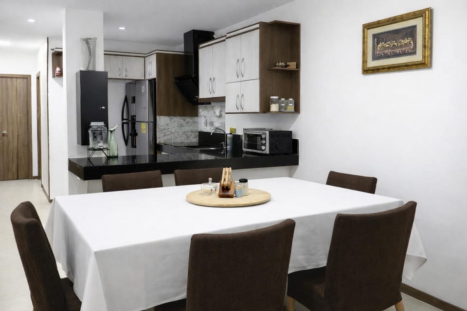 Kitchen or kitchenette, Living room, Food and drinks, Seating area, Dining area, Food, stove, kitchen, air conditioner