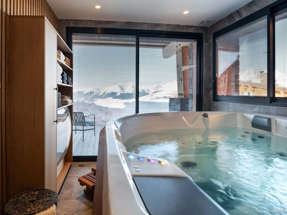 Chalet spacieux avec spa et cinéma privé pour 14 pers. - FR-1-866-10 Chalet in Landry