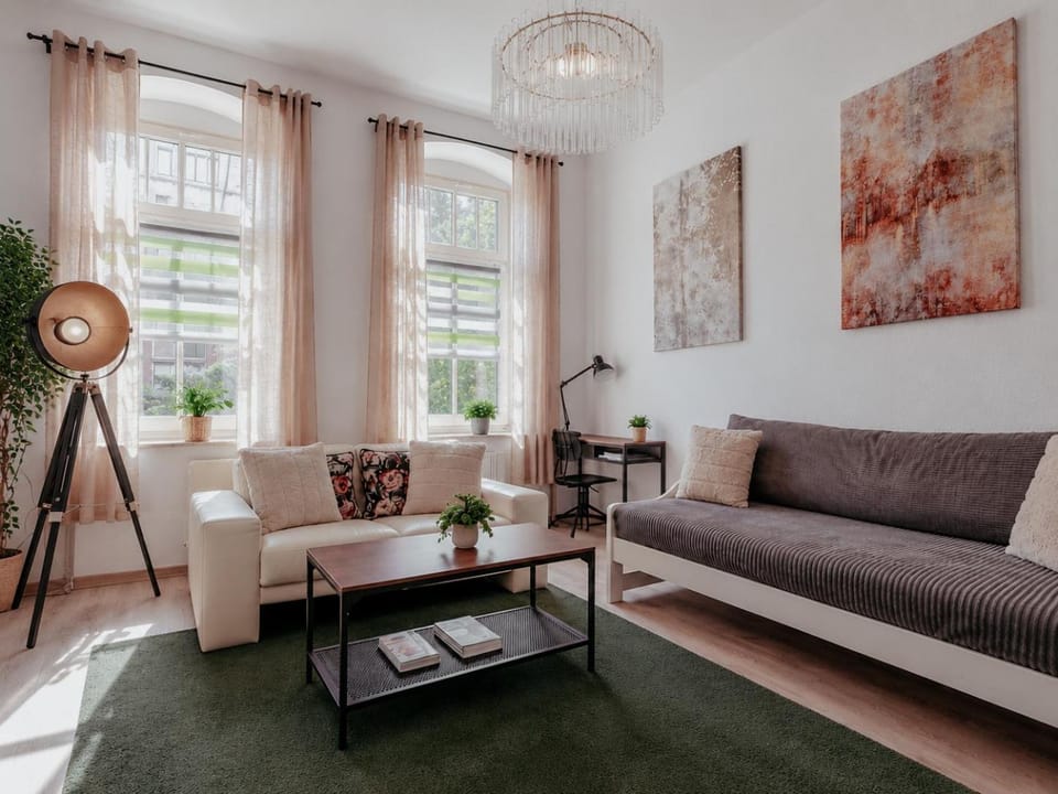 Gemütliche Erdgeschosswohnung auf dem Kaßberg mit Balkon und 2 Schlafzimmern Apartment in Chemnitz