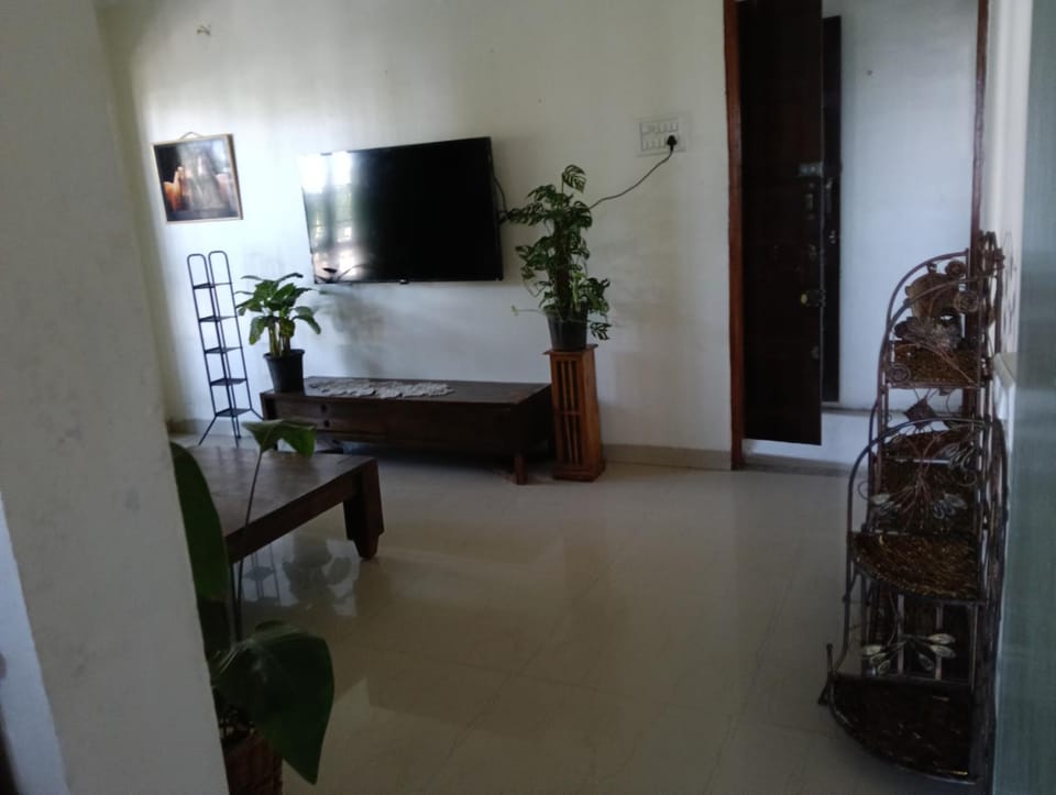Two BHK a cozy flat for family 3 km away from the airport Apartment in Pune