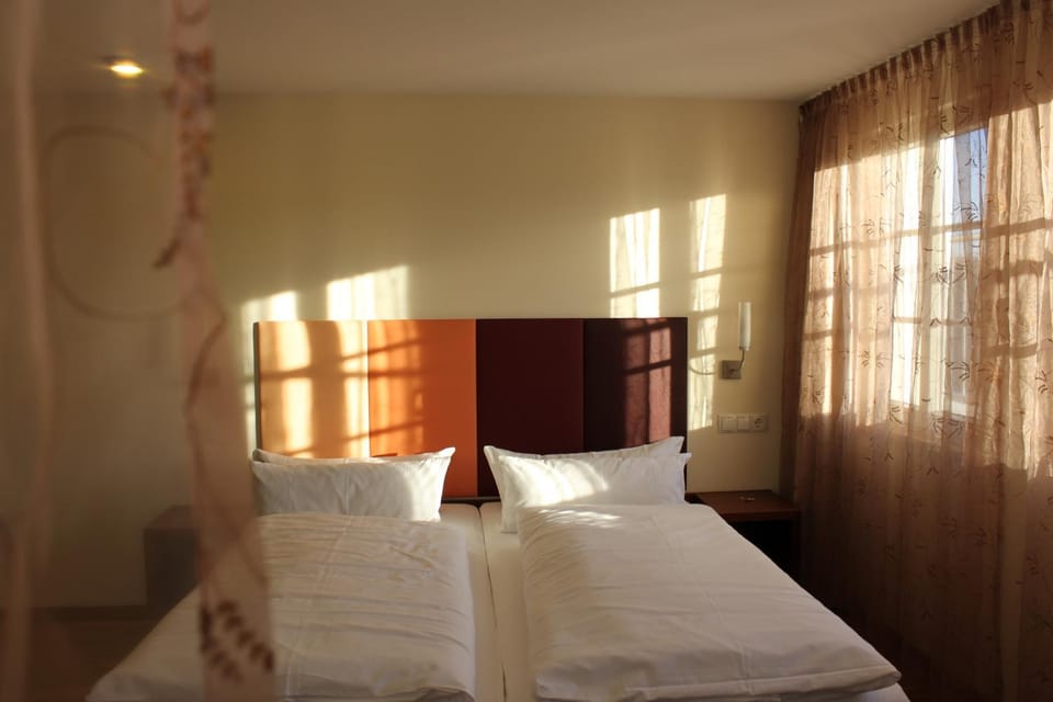 Day, Photo of the whole room