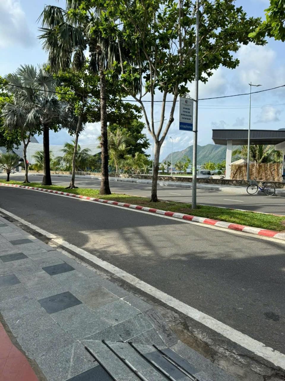 Day, Neighbourhood, Natural landscape, Street view, Location