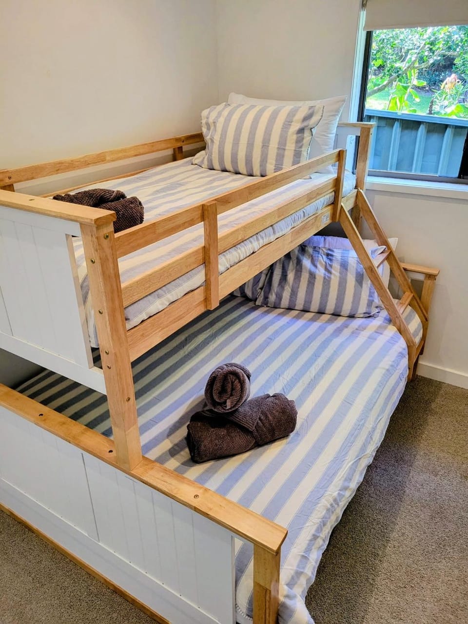 Bedroom, bunk bed
