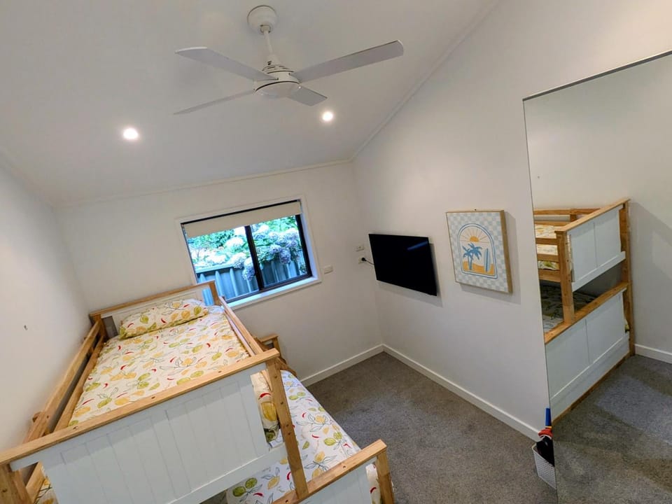 Bed, Bedroom, bunk bed
