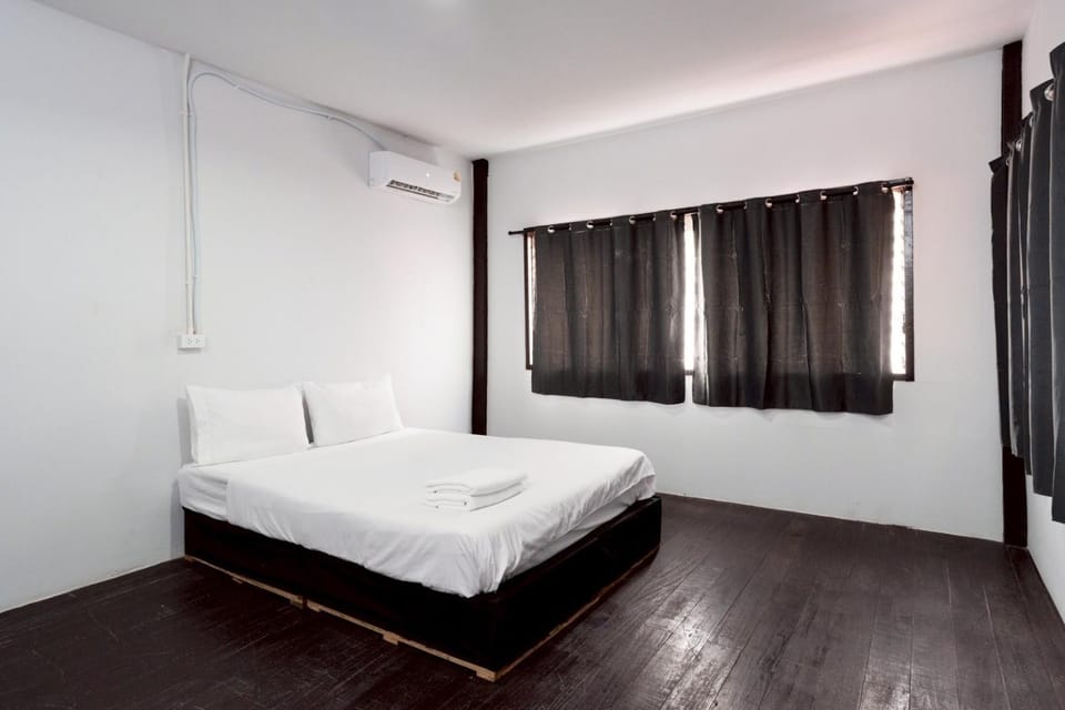Bed, Photo of the whole room, Bedroom, towels, air conditioner