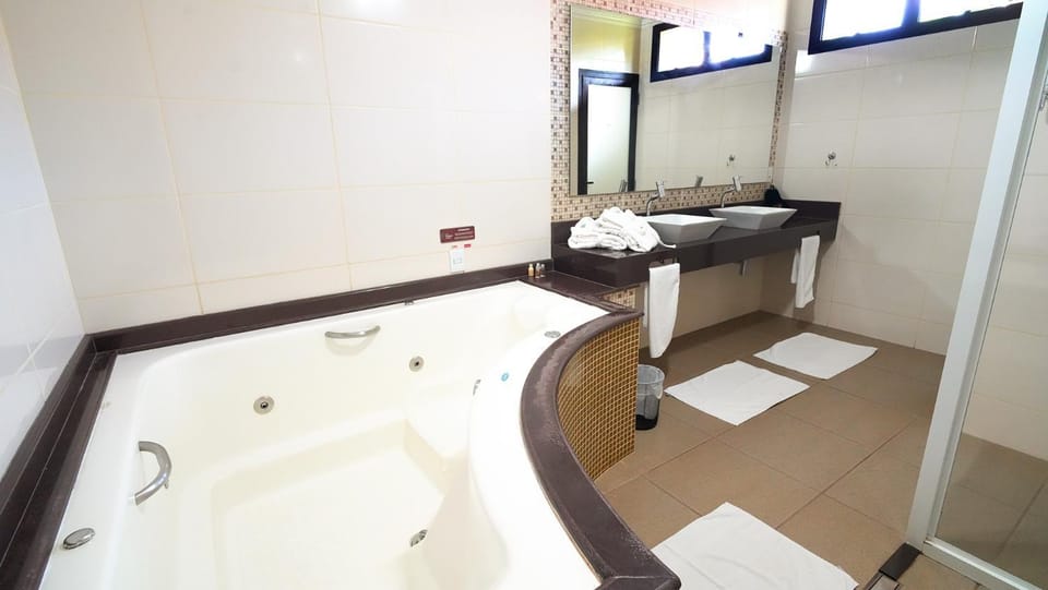 Hot Tub, Bathroom, towels