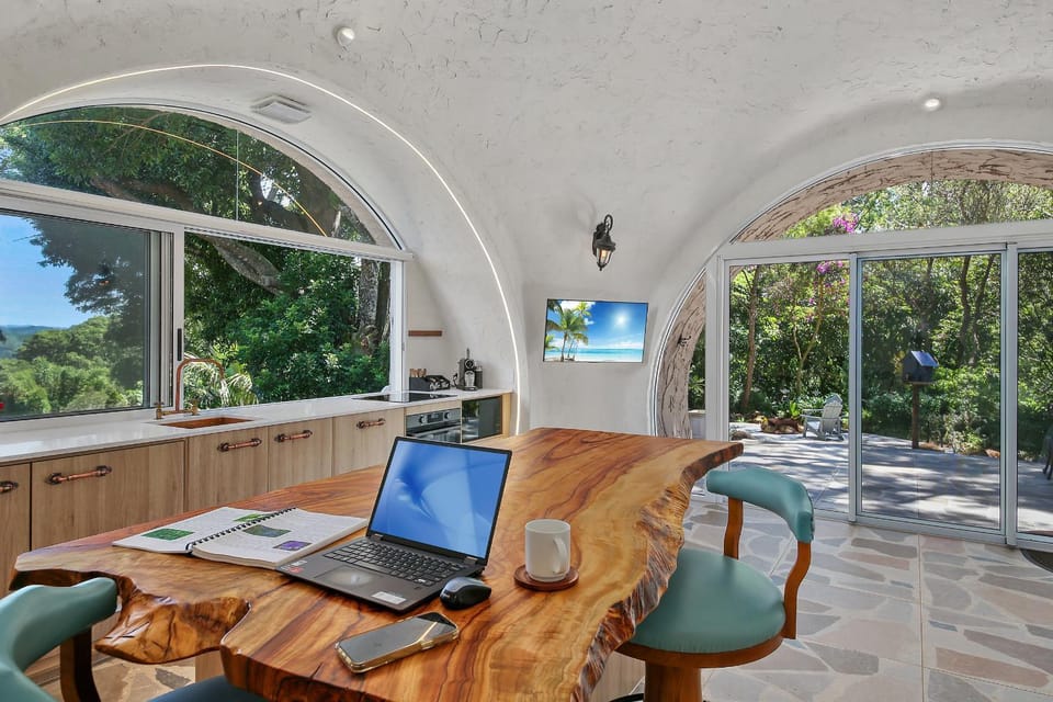 Patio, Natural landscape, TV and multimedia, View (from property/room), Living room, Seating area, Dining area, Garden view