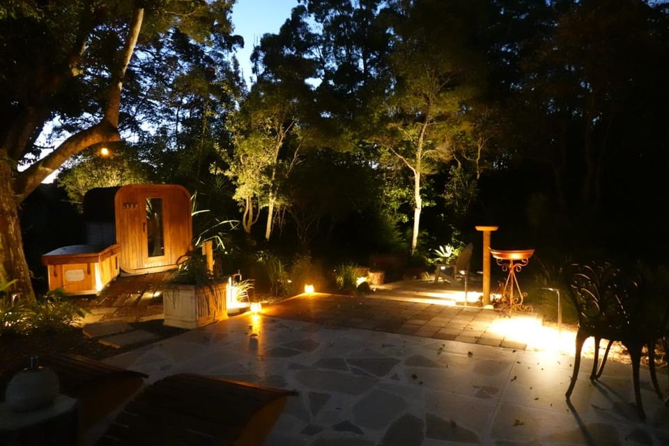 Sunshine Coast Hinterland Igloo Retreat Romantic & Private Apartment in Flaxton