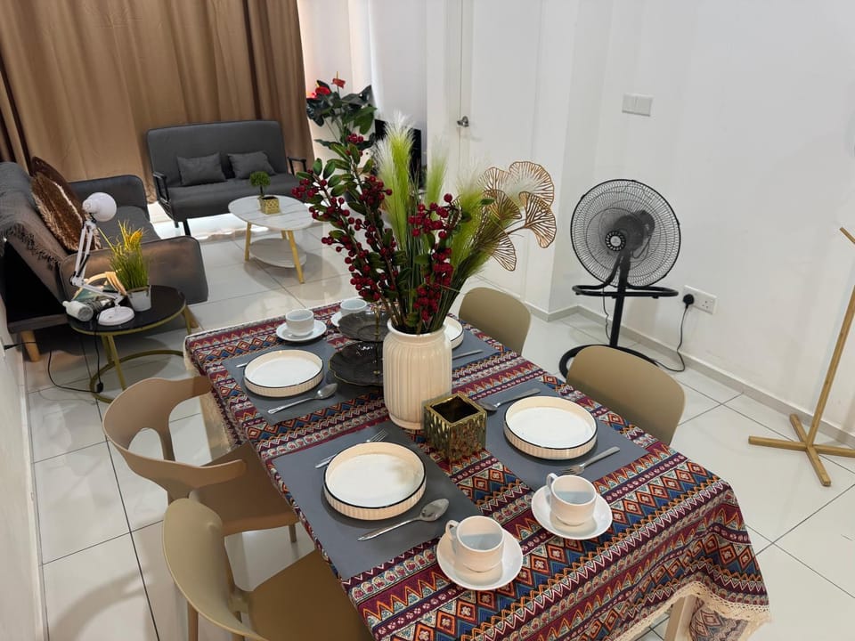 Coffee/tea facilities, Kitchen or kitchenette, Living room, Seating area, Dining area, air conditioner