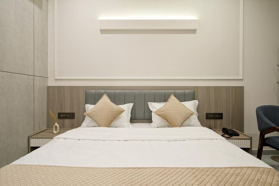 Bed, Photo of the whole room, Bedroom, air conditioner